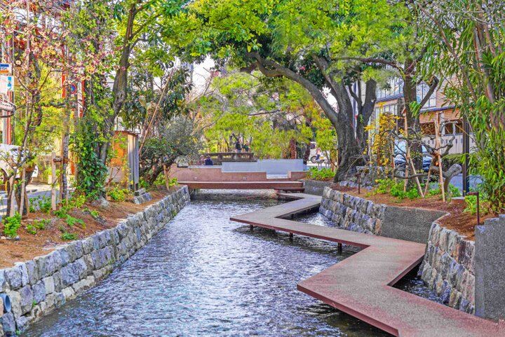 京都・新緑の「高瀬川」に新たなおさんぽスポット誕生♪ 任天堂から源氏物語まで町歩きの楽しさを満喫