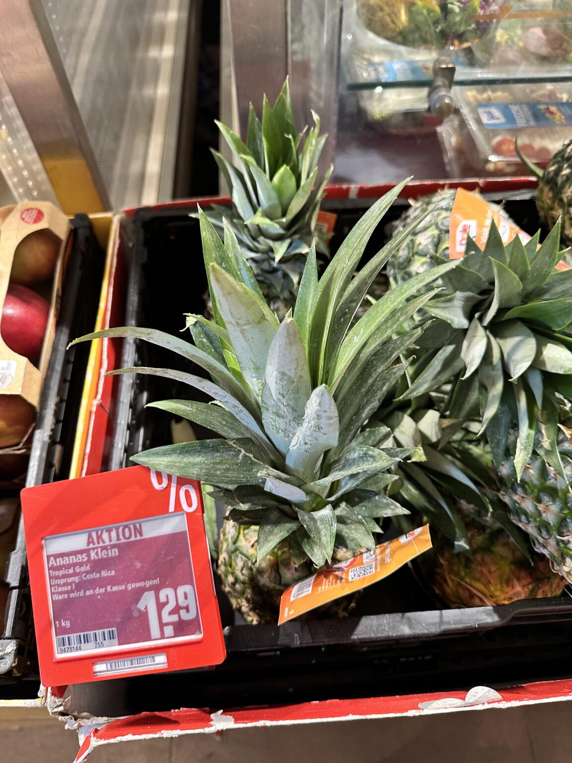 パイナップルはいつから 1 個あたりではなく、キロあたりになったのですか? 😭