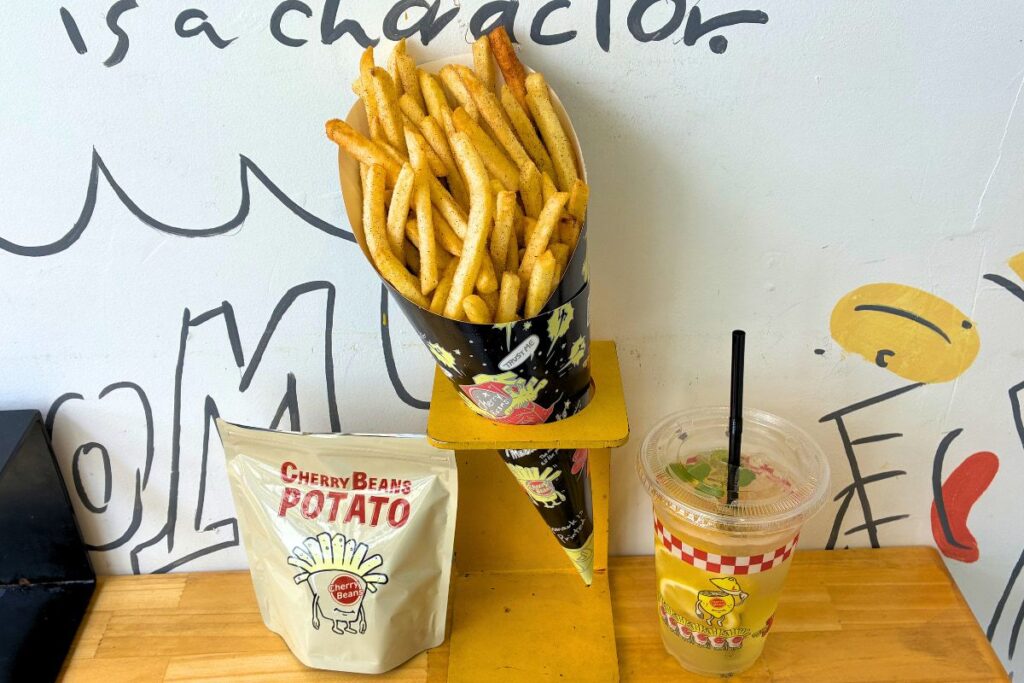 【フライドポテト探訪】静岡のソウルフードが上陸！CHERRY BEANS POTATOの実食ルポ。40年愛される「魔法のスパイス」の中毒性が凄すぎる！ | TRILL【トリル】
