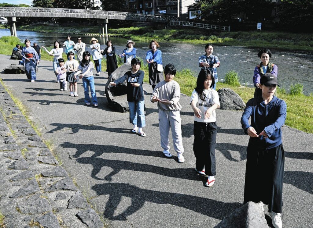 女川踊り たおやかに 16日祭り 浅野川で児童ら練習:北陸中日新聞Web 女川踊り たおやかに 16日祭り 浅野川で児童ら練習:北陸中日新聞Web