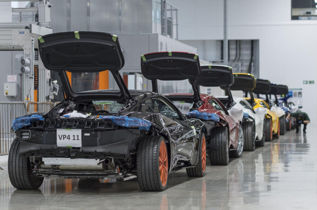 ロータス、新型スーパーカーは英国ヘセル工場で生産か V8ハイブリッドでブランドDNA強化 米輸入関税の影響も | AUTOCAR JAPAN ロータスの本拠地、英国のヘセル工場