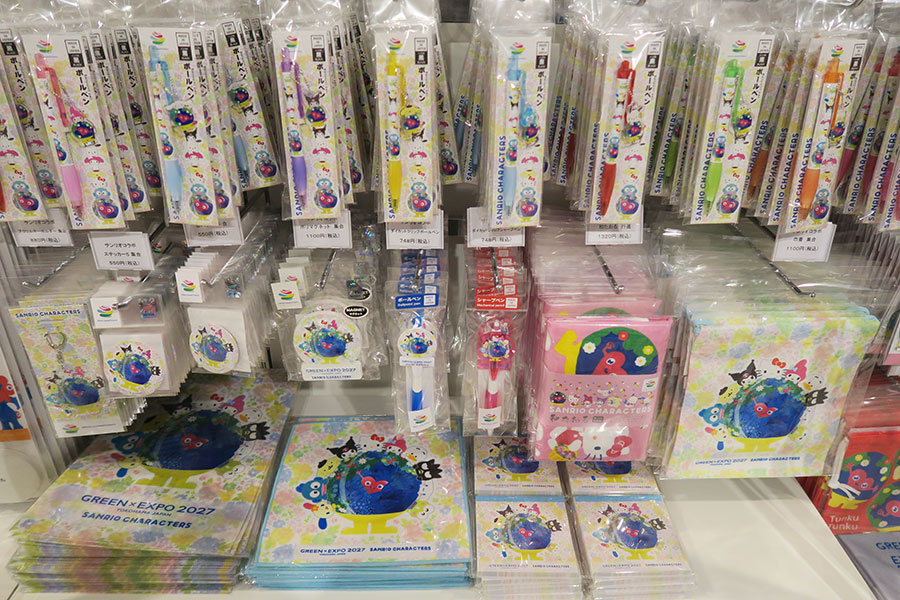 EXPO2027オフィシャルストア あべのハルカス店「サンリオ」コラボグッズ（5月22日・Lmaga.jp撮影）
