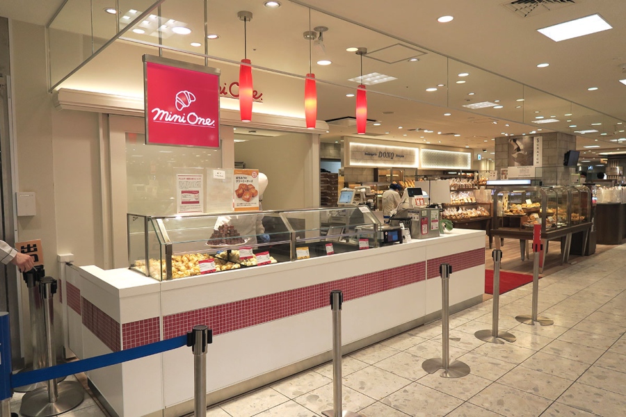 リニューアルした「ドンク 近鉄あべのハルカス店」に併設するミニクロワッサン専門店「ミニワン」（大阪市阿倍野区・4月29日）
