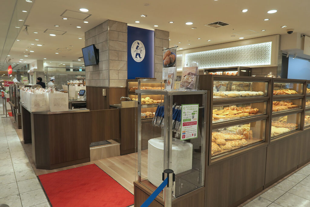 【全国初】焼き立てパンをその場で…大阪・天王寺駅すぐの「ドンク」リニューアル、“交流スペース”が誕生 | Lmaga.jp