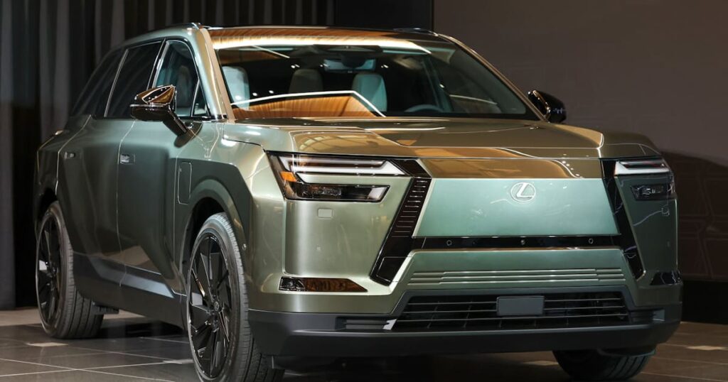 レクサスの新型EV「TZ」を公開 トヨタ、高級3列SUVで米中照準 - 日本経済新聞