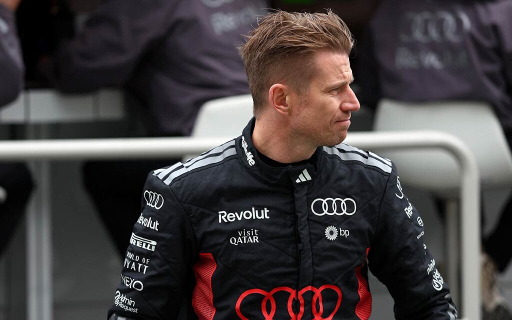 F1カナダGPで極めて異例の「執行猶予付きのストップ・アンド・ゴー」裁定、3度目フォーメーションラップが生んだ入れ替わり | Formula1-Data / F1情報・ニュース速報解説 ピットレーンを歩くニコ・ヒュルケンベルグ(アウディ)、2026年5月24日(日) F1カナダGP決勝(ジル・ビルヌーブ・サーキット)