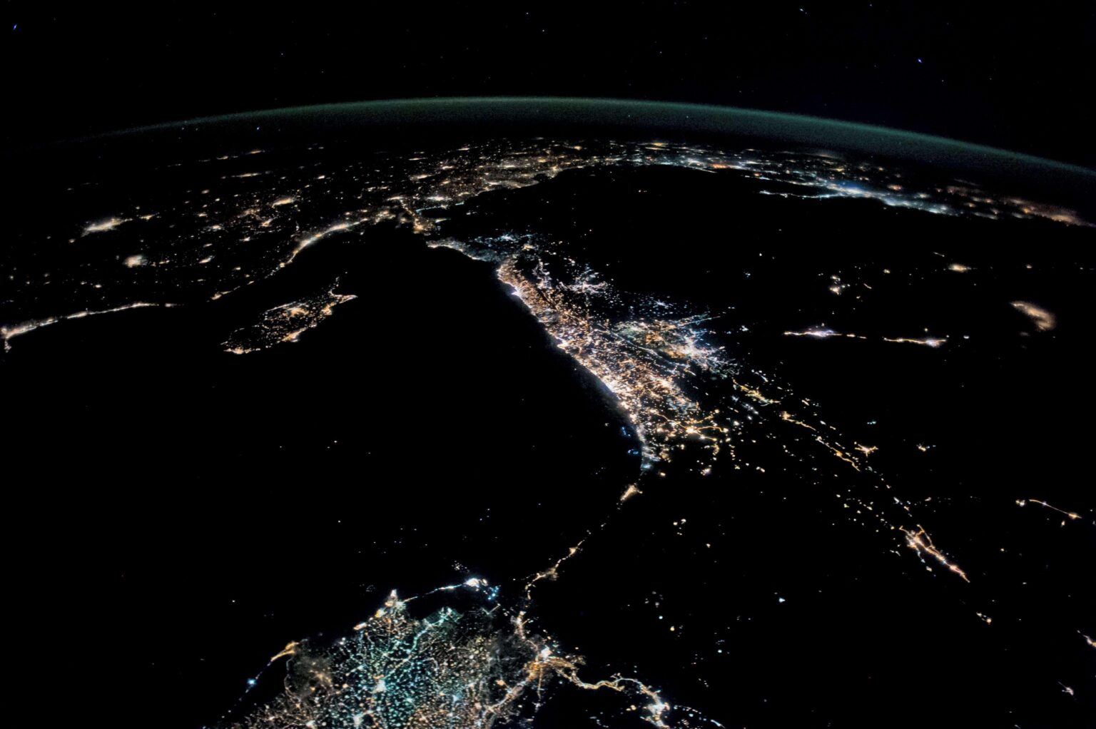 衛星から見た夜の東地中海