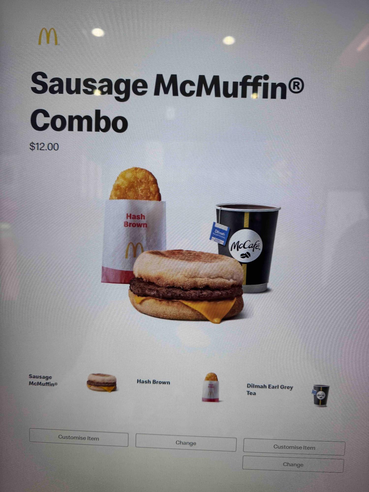 朝マックのソーセージマックマフィンのセットは12NZドル(およそ1200円）。日本経済の衰退をまた実感。（撮影：海南友子）