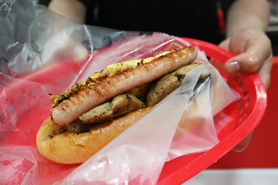 名店の味を継ぐ…“私たちの使命”と大阪で「今屋のハンバーガー」を開業、連日夕方前に完売の盛況ぶり | Lmaga.jp 名店の味を継ぐ…“私たちの使命”と大阪で「今屋のハンバーガー」を開業、連日夕方前に完売の盛況ぶり | Lmaga.jp