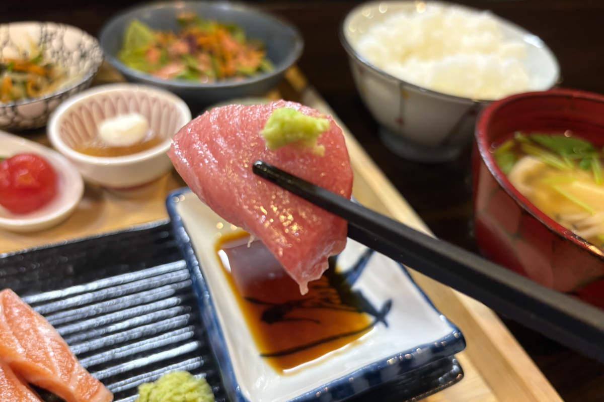 鮮魚にうっとり♡小鉢にほっこり♪兵庫駅徒歩5分『ごはん処 ここはる』のご褒美定食 [画像]
