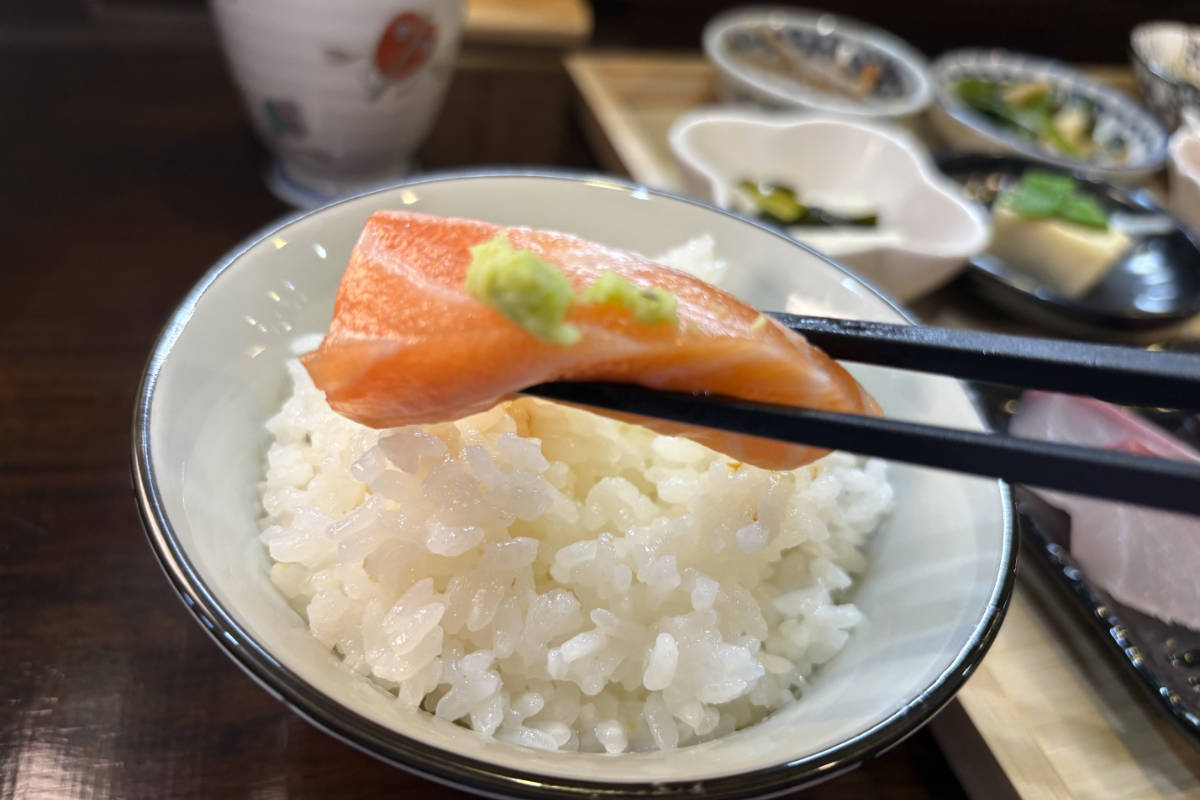 鮮魚にうっとり♡小鉢にほっこり♪兵庫駅徒歩5分『ごはん処 ここはる』のご褒美定食 [画像]