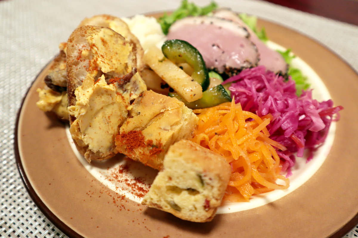 「本日の前菜盛り合わせ」1人前 1,000円～（写真は2人前）