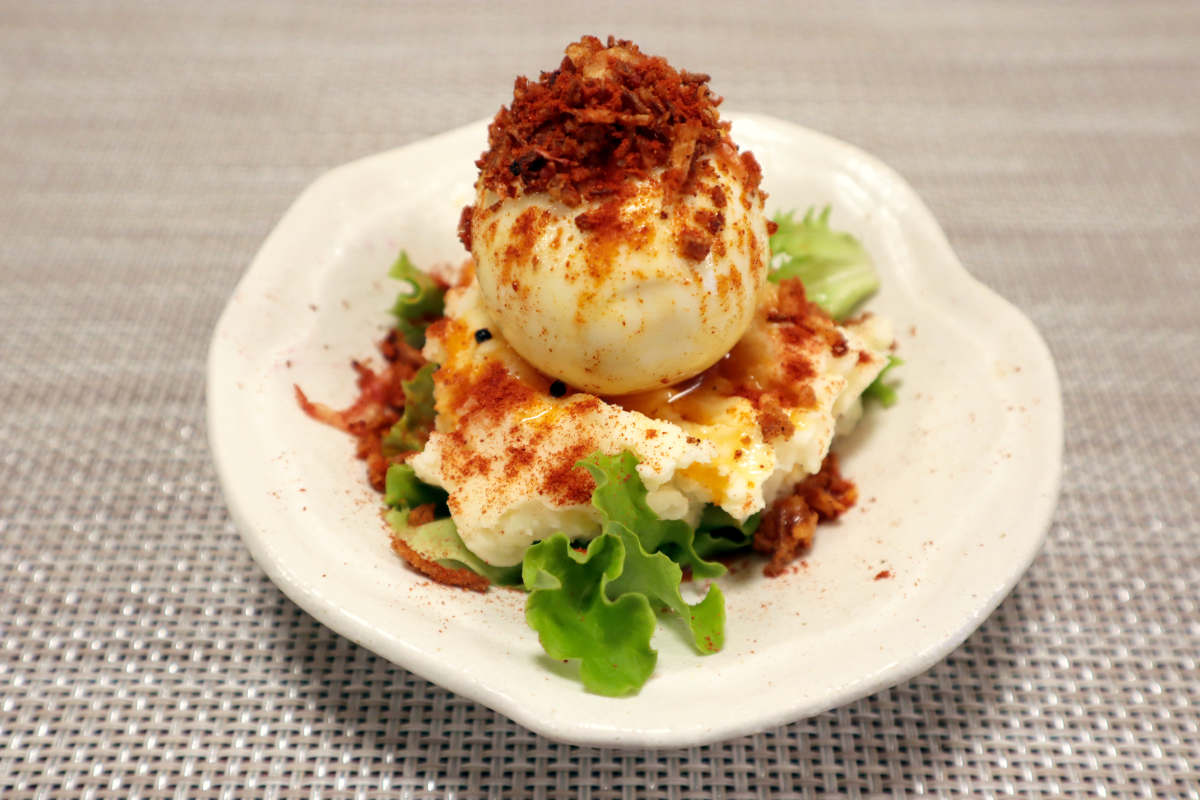 「スパイス玉子爆弾のポテサラ」600円