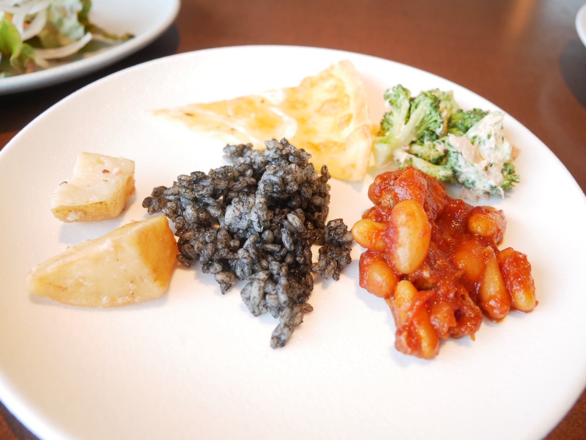 さっそく気になるお料理をとってみました。