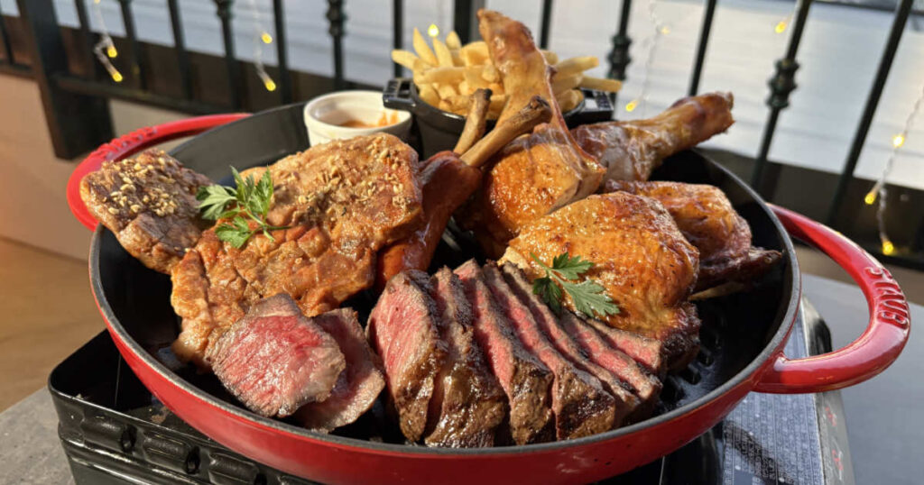 まさに酒池肉林！『ルーフトップ レストランバー エス神戸』で夜景と肉料理の極上時間 | Kiss PRESS(キッスプレス)