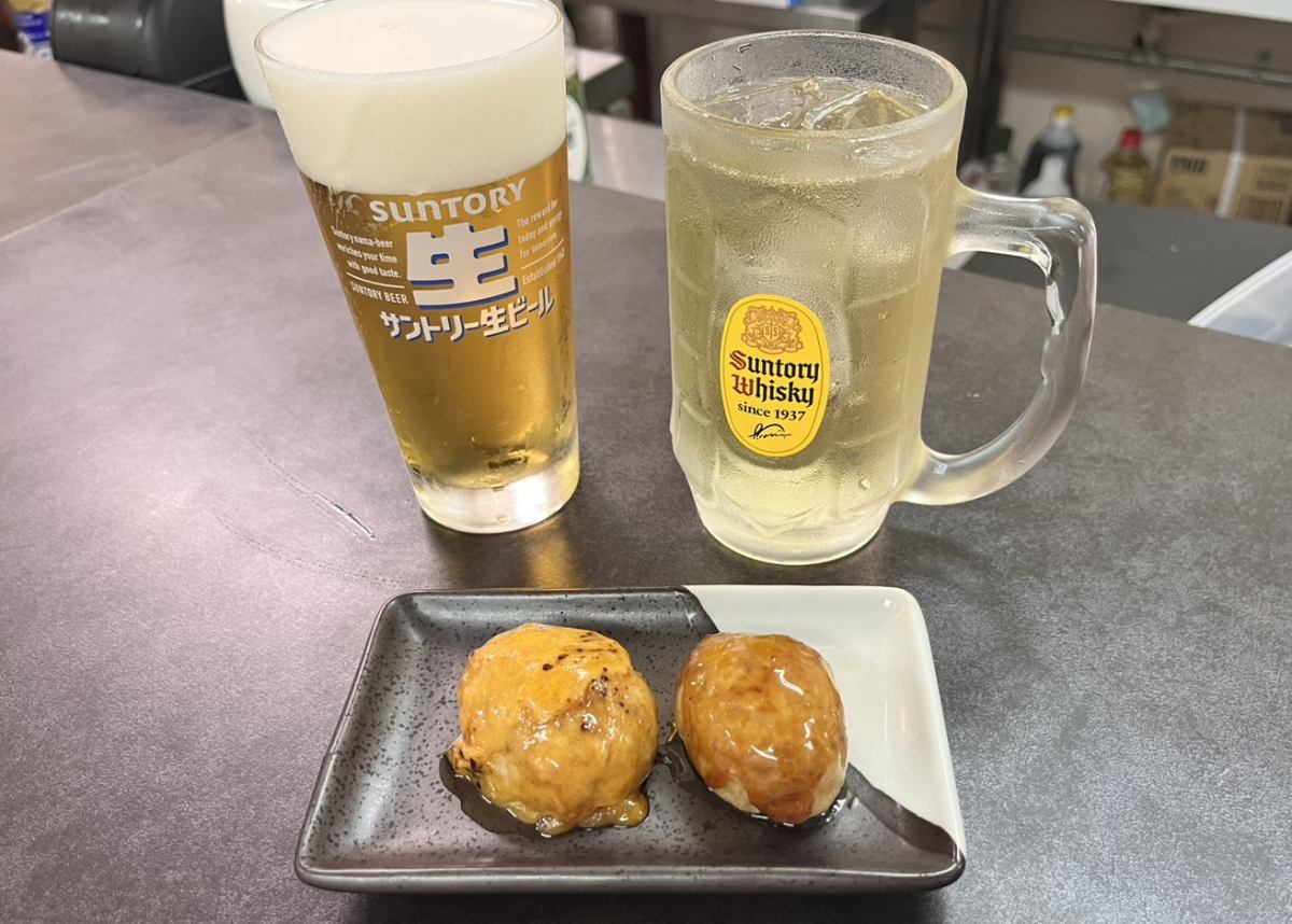 11時〜16時限定の「昼のみセット」は好きなドリンク2杯とつくね2つで1,000円