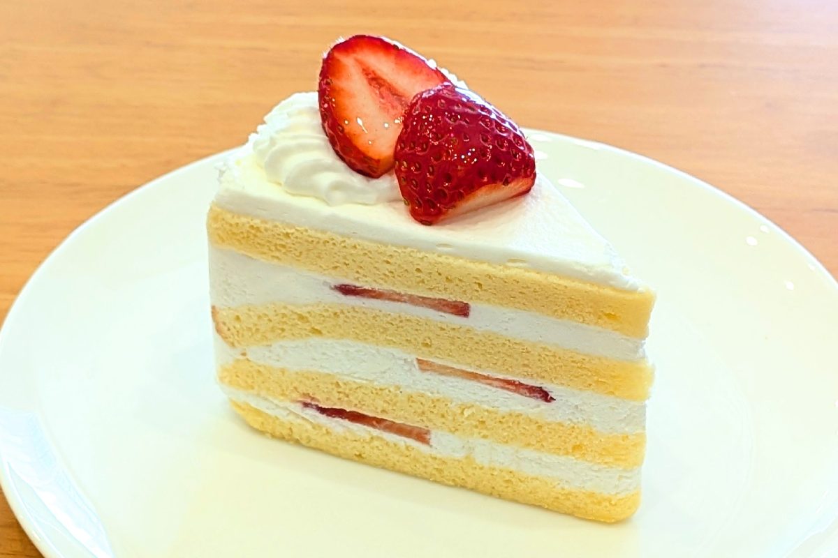 「苺のショートケーキ」620円（税込） 神戸市西区で苺が収穫される時期は西区産の苺を使用 筆者が訪れた日も西区産の苺でした。ケーキの上品な甘さと甘酸っぱい苺のバランスも抜群
