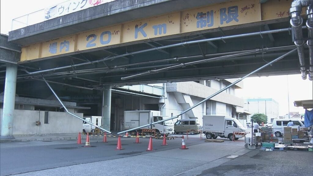 猛スピードのトラック どうなった？ ｢天然アユ｣初競りで1キロ35万円の活気見せる一方で…岐阜市中央卸売市場で問題の“運転マナー” - Locipo（ロキポ） 無料テレビ動画・見逃しネット配信サービス