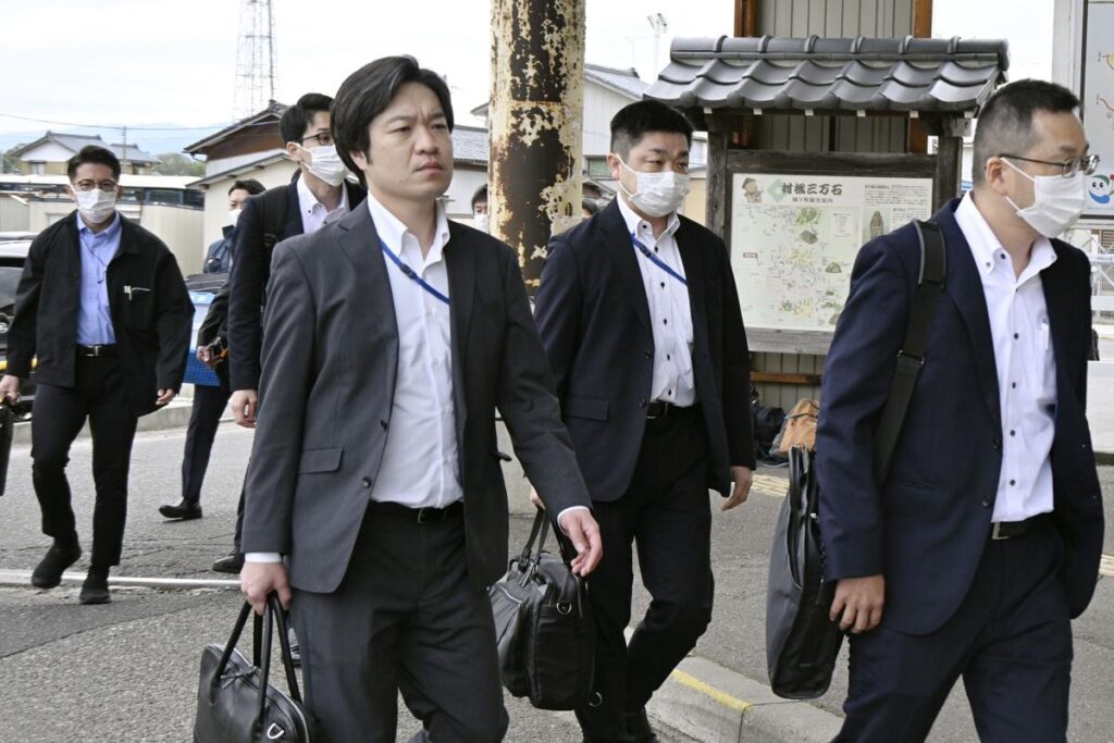 【速報】福島県警がバス運行会社「蒲原鉄道」を家宅捜索 - 新潟日報