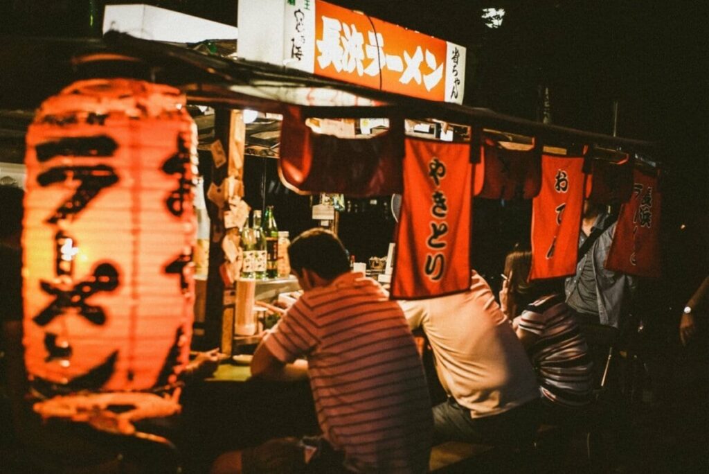 福岡市が屋台営業者を公募中。次世代の担い手になれるチャンス！応募＆審査方法を解説 2026年5月17日に説明会を実施。申し込みは6月8日まで。福岡県の旅行消費額と旅行消費単価も紹介 | LIMO | くらしとお金の経済メディア