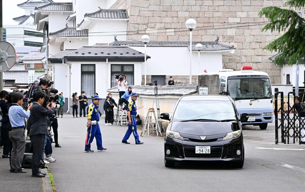 京都・南丹男児殺害、容疑父を送検 捜索装い外出、何度も遺体移動か - 京都新聞デジタル