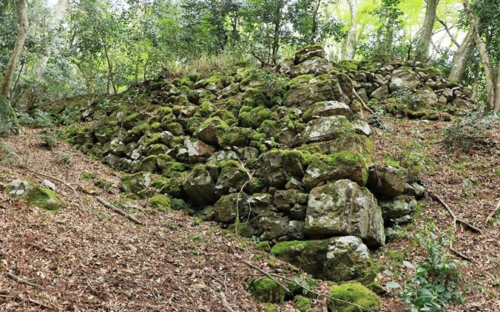 【豊臣兄弟!】秀吉の"強行突破"ルートも…滋賀県にある難攻不落の巨大山城｢小谷城｣全エリアの遺構をたどる | PRESIDENT Online（プレジデントオンライン）