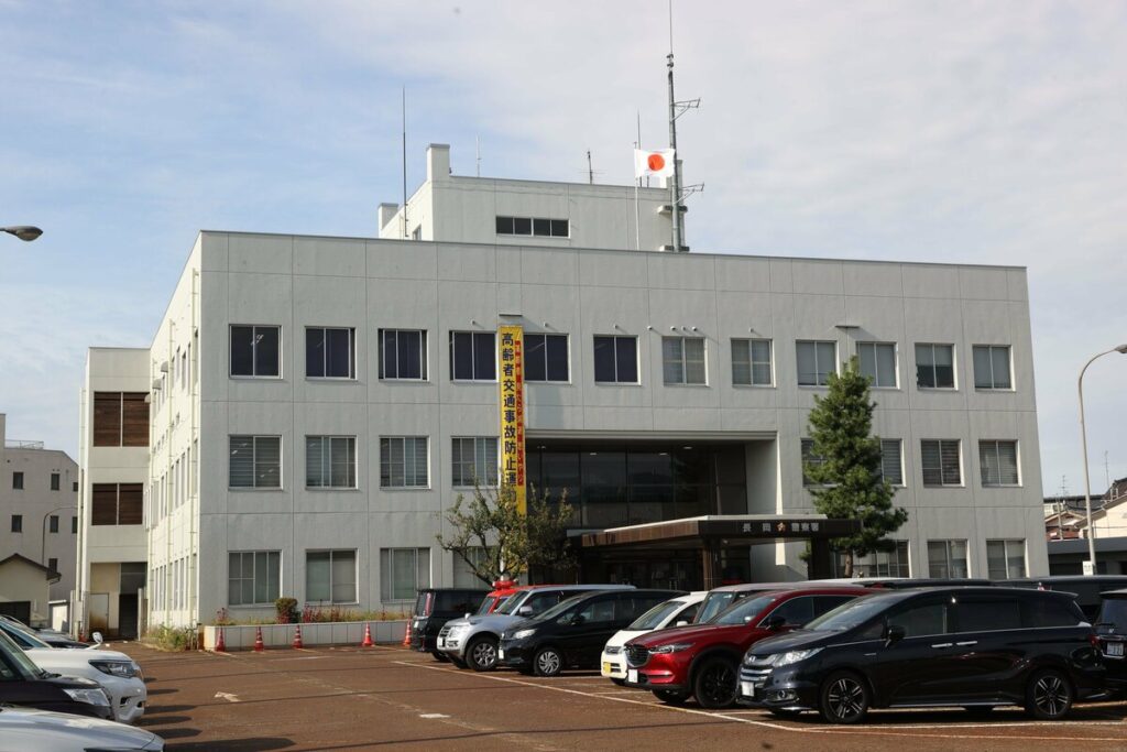 タクシー運転手の顔を殴ったか…長岡市職員の男を傷害容疑で逮捕 酒に酔い「分からない」と否認 - 新潟日報