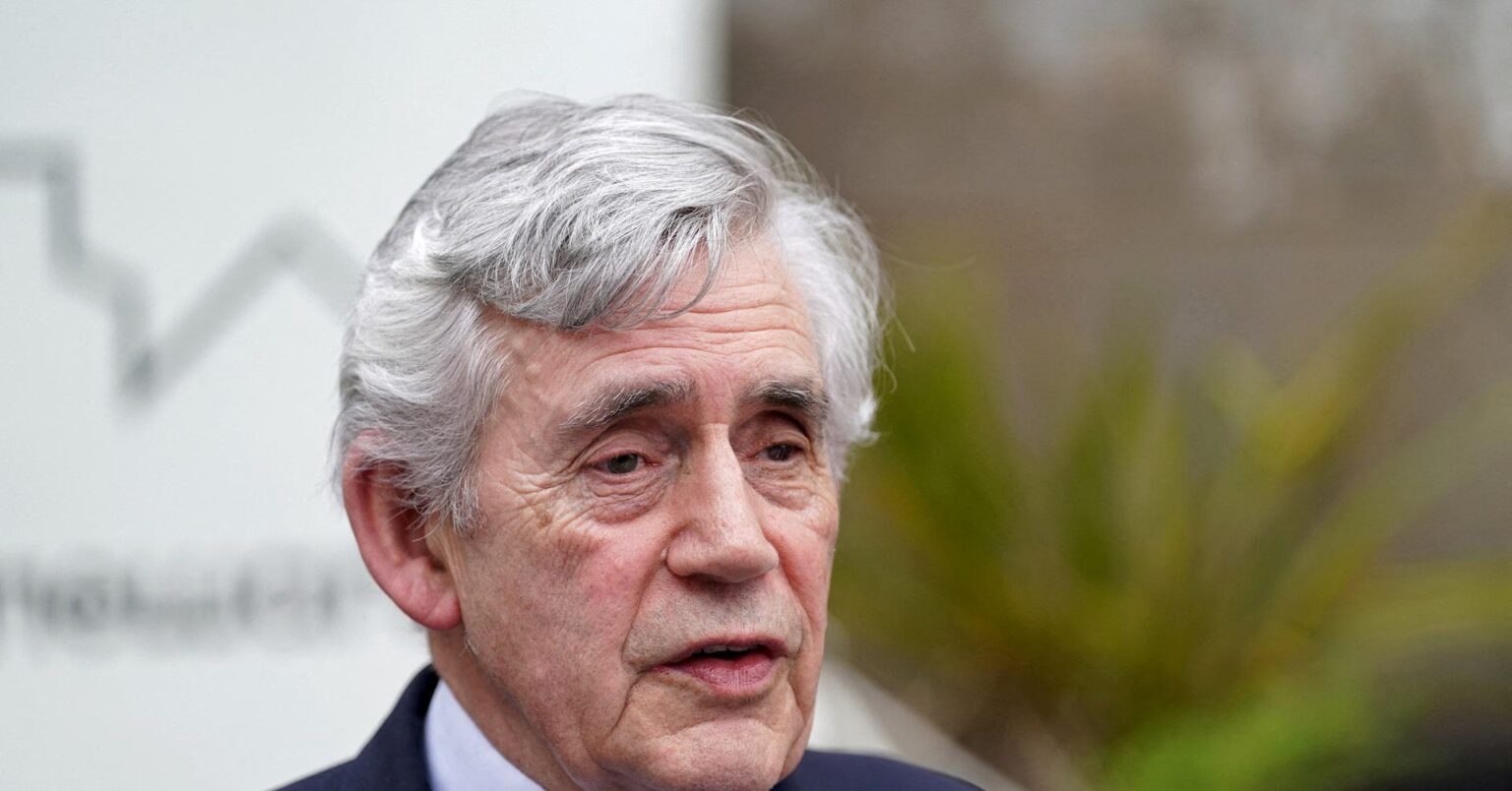 英国のスターマー首相、リーダーシップのリセットを目指し、ゴードン・ブラウン元首相が顧問に就任すると発表