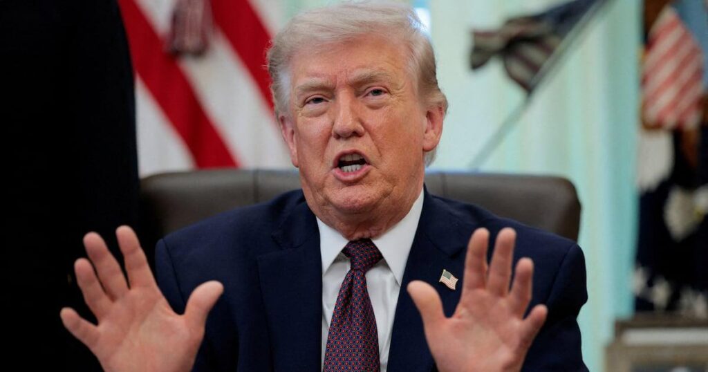 トランプ氏の18億ドルの寄付金が共和党の顔面に爆発