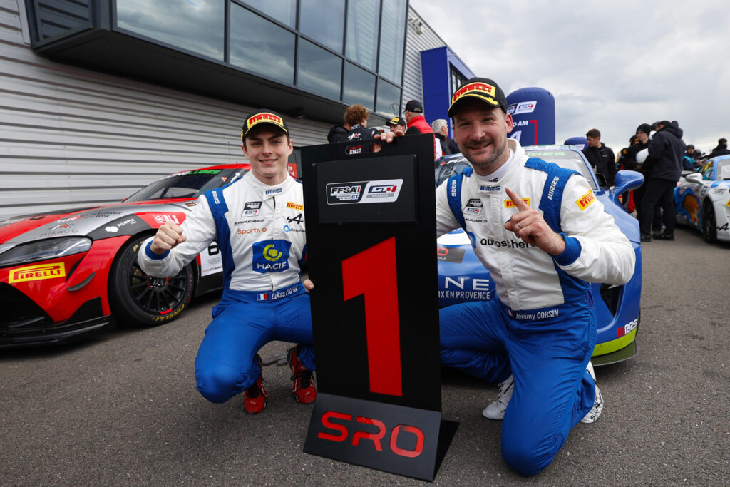 GT4フランス：ジェレミー・コルサンがシューマッハGPでレース1を制し、華々しいデビューを飾る | AutoHebdo