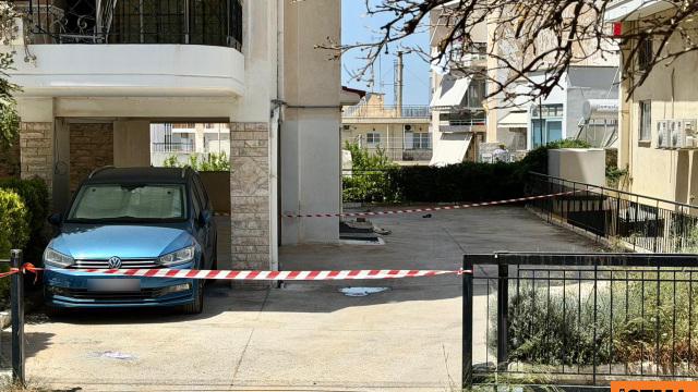 イリオプーリ：17歳の少女2人がアパートの6階から一緒に転落、1人は死亡、もう1人は命がけで戦っている