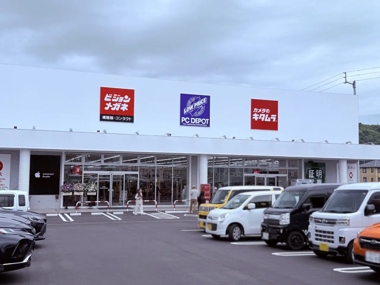 2026年4月17日にリニューアルオープンした「カメラのキタムラ 高知・土佐道路店」の外観