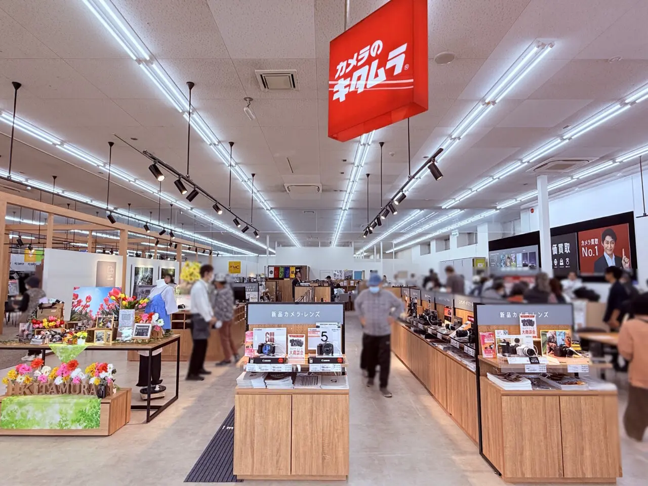 2026年4月17日にリニューアルオープンした「カメラのキタムラ 高知・土佐道路店」の店内の様子