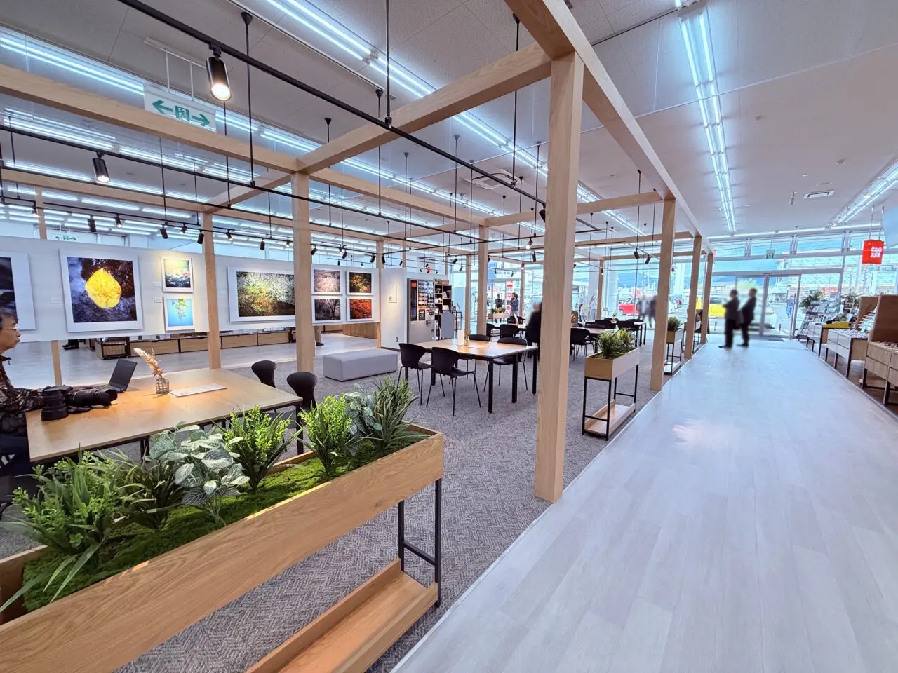 2026年4月17日にリニューアルオープンした「カメラのキタムラ 高知・土佐道路店」の店内の様子