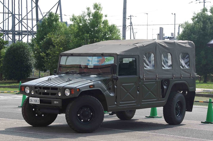 自衛隊：高機動車