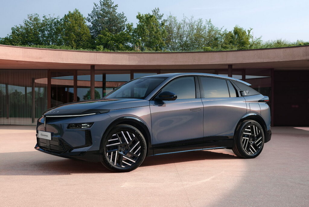 画像・写真 | ランチアが新型CセグメントSUV『ガンマ』初公開! サイズはプジョー3008級 欧州市場に向けイタリア・メルフィで生産 | AUTOCAR JAPAN 画像・写真 | ランチアが新型CセグメントSUV『ガンマ』初公開! サイズはプジョー3008級 欧州市場に向けイタリア・メルフィで生産 | AUTOCAR JAPAN