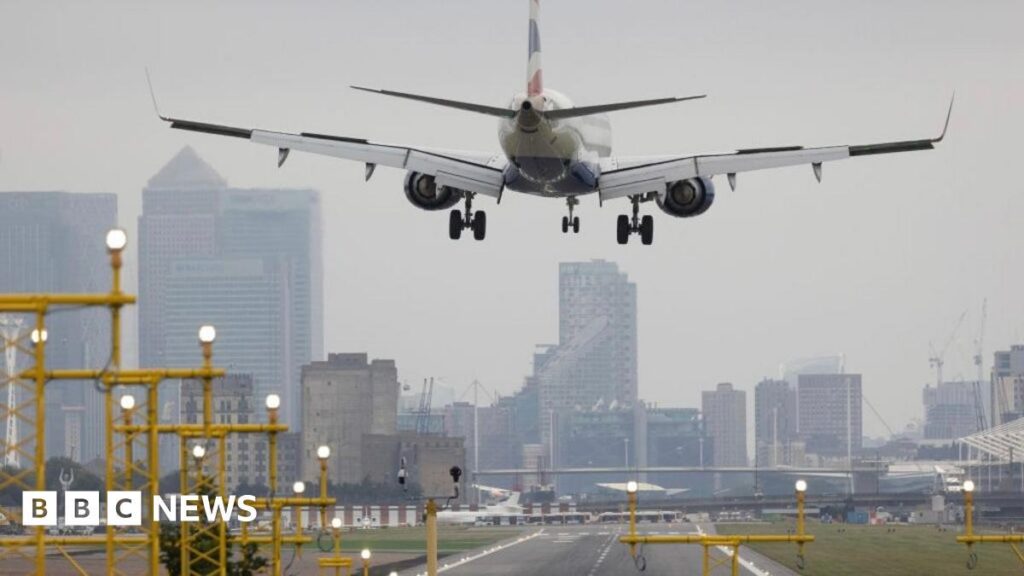英国の航空会社、燃料不足で事前に便のキャンセルを許可へ