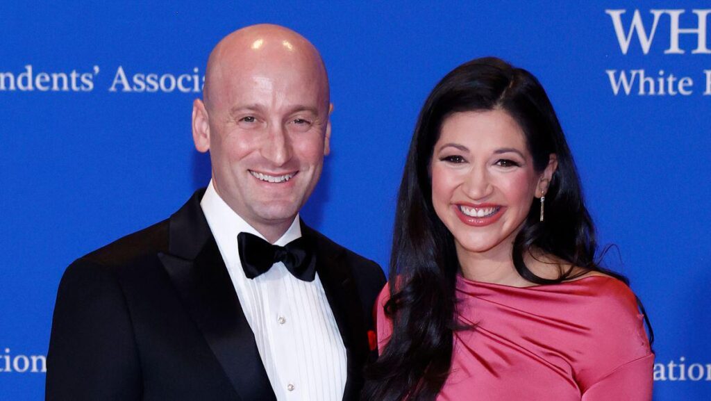 フォックスニュース視聴者、妊娠中の妻を人間の盾として擁護するスティーブン・ミラー氏を「悪のグール」と烙印を押す