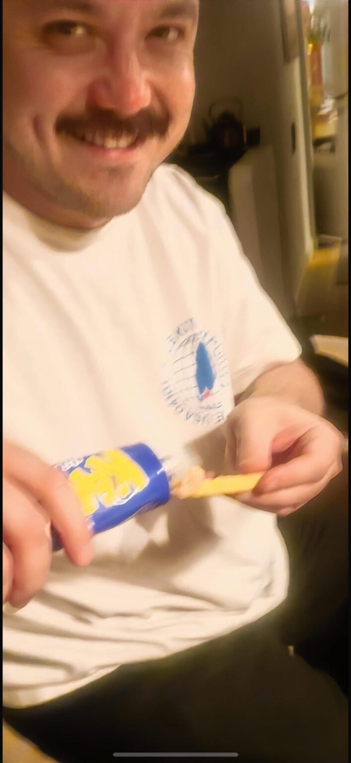 スウェーデン人よ、このカレスのものをフライドポテトに乗せるととてもおいしいよ。私は正しくやっていますか？