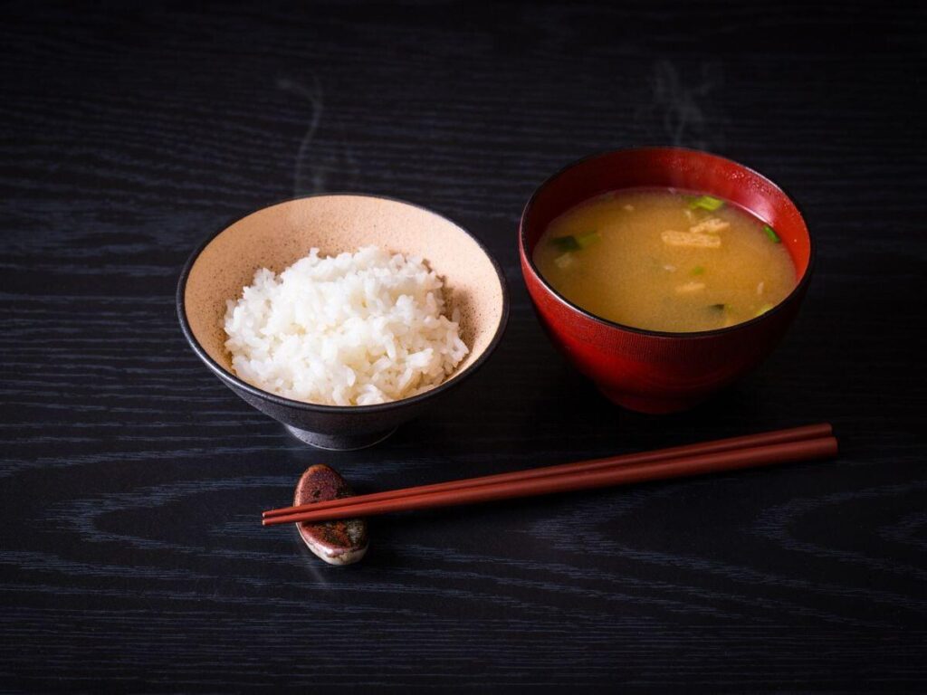 「1日2食、ご飯とみそ汁のみ」物価高騰で食費を削る58歳女性の住民税非課税生活 世帯の月の収入：約10万円（生活保護費とパート収入）