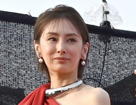 ネット騒然「北川景子様が美しすぎて震えた」神ショート＆凄いドレスで映画祭に現る　女優の本気キタ！北川景子しか着れない一着「神々しい」「ママに見えない」