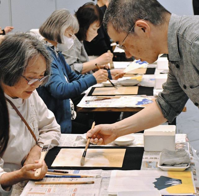 富士山の日本画に挑戦　県水墨美術館 東京芸大教授が手ほどき
