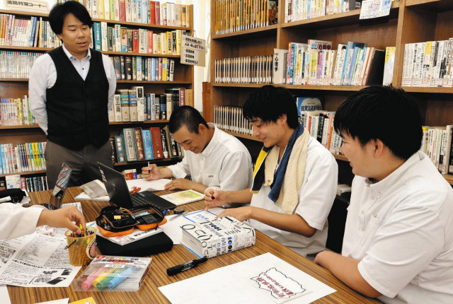 本の魅力 どう伝える? 小松商業高生がPOP作り挑戦
