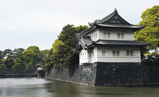江戸城（東京都千代田区）　世界屈指 広大なスケール　自慢の防御構造　石垣に今も大火の跡