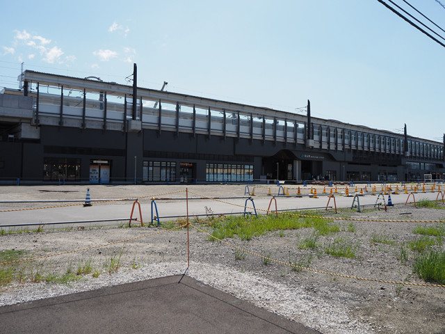 50万都市の駅前が「まるで砂漠」 アリーナ計画は“早すぎる頓挫” 71年ぶりの新装から進まぬ再開発の着地点は 松山駅