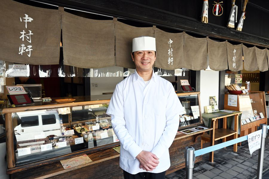 【京都・老舗の継承】「中村軒」5代目 継ぐきっかけは大学時代の“イカ焼き”販売!? | Lmaga.jp 【京都・老舗の継承】「中村軒」5代目 継ぐきっかけは大学時代の“イカ焼き”販売!? | Lmaga.jp