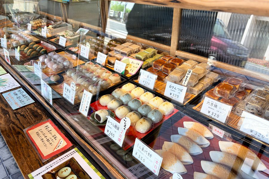 店頭には季節の生菓子も多くならびます