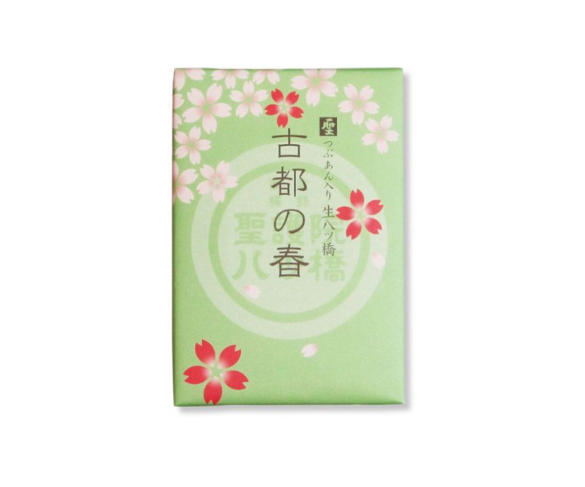 春らしいパッケージの「祭菓」（提供：聖護院八ッ橋総本店）