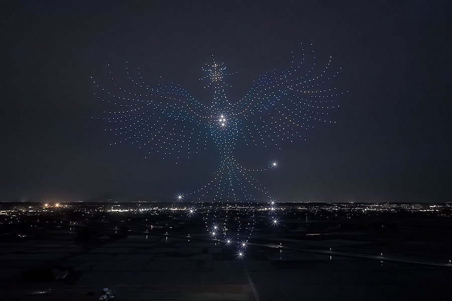 『OSAKA BAY SKYLUMINA FIREWORKS ＆ DRONES』オープニング・ドローンショーイメージ©️レッドクリフ