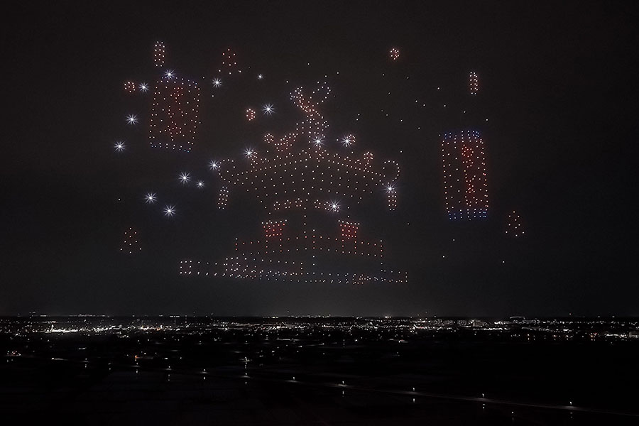 『OSAKA BAY SKYLUMINA FIREWORKS ＆ DRONES』エンディング・ドローンショーイメージ©️レッドクリフ